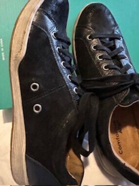 Comfortiva Align Lace Up sneakers Sz 9